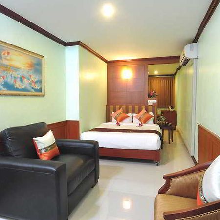 Sky Suites Bangkok Buitenkant foto