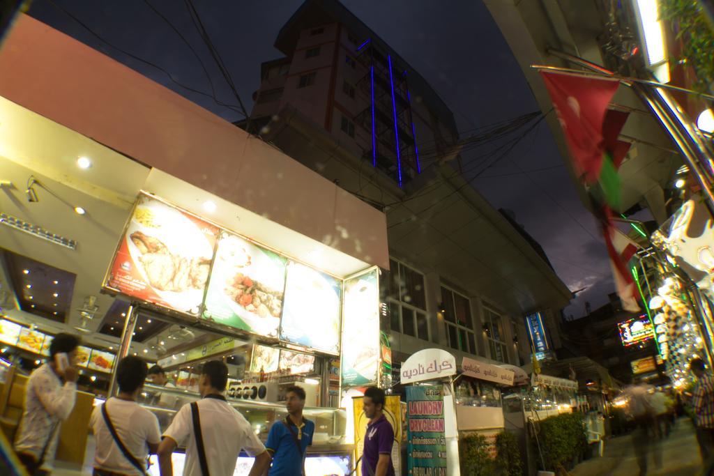 Sky Suites Bangkok Buitenkant foto