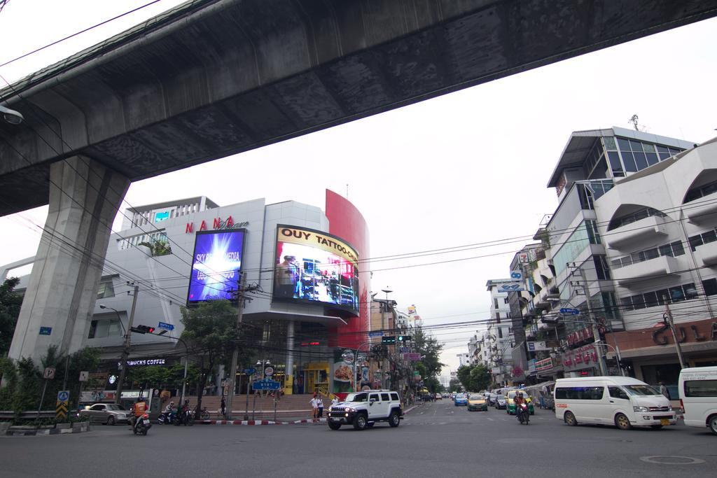 Sky Suites Bangkok Buitenkant foto