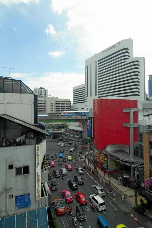 Sky Suites Bangkok Buitenkant foto