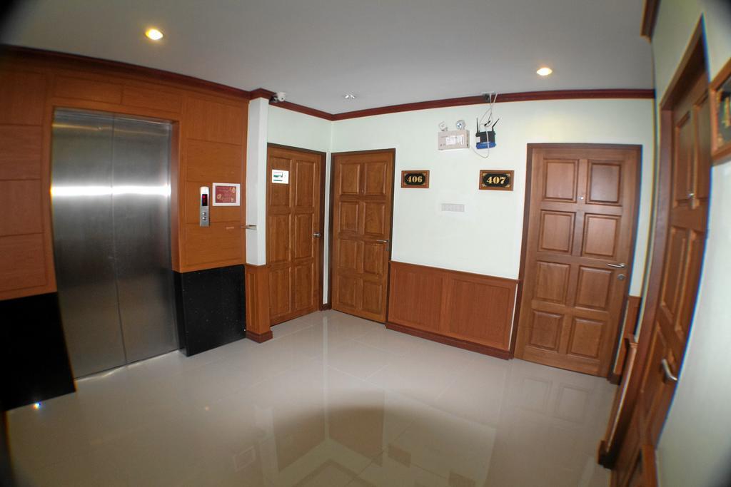 Sky Suites Bangkok Buitenkant foto
