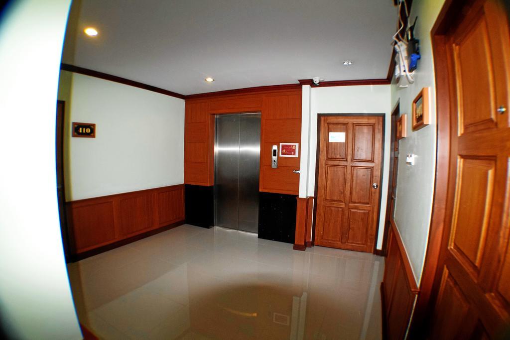 Sky Suites Bangkok Buitenkant foto