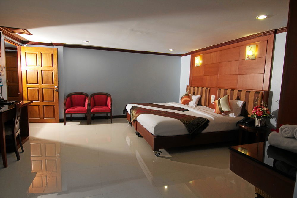 Sky Suites Bangkok Buitenkant foto