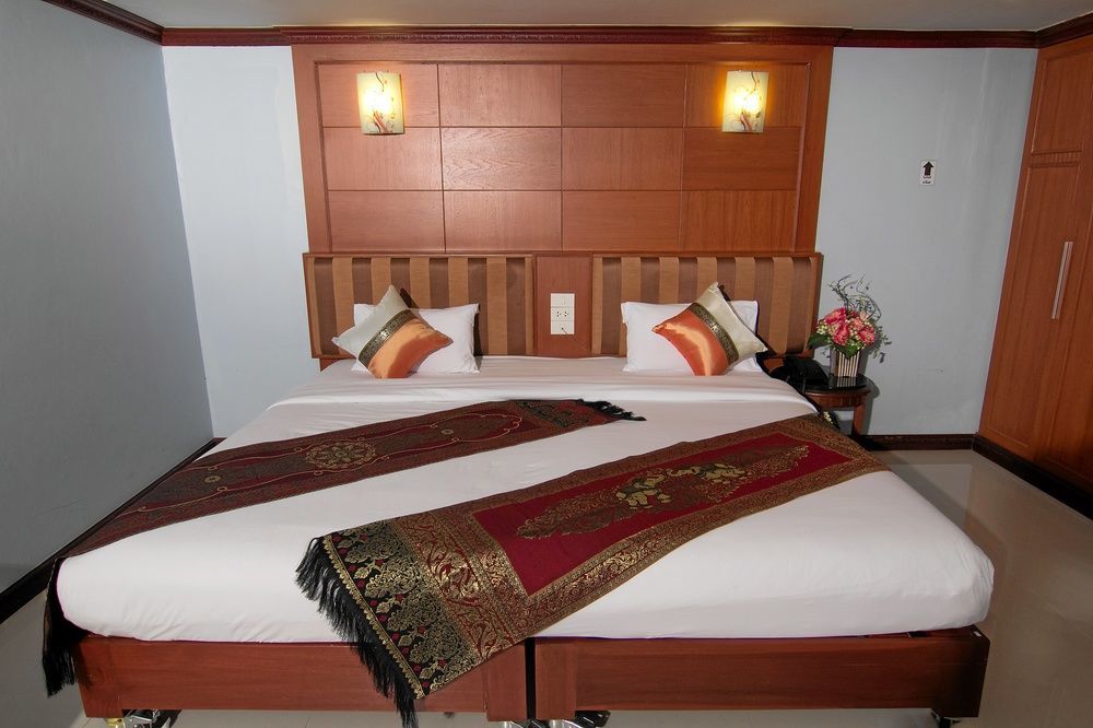 Sky Suites Bangkok Buitenkant foto